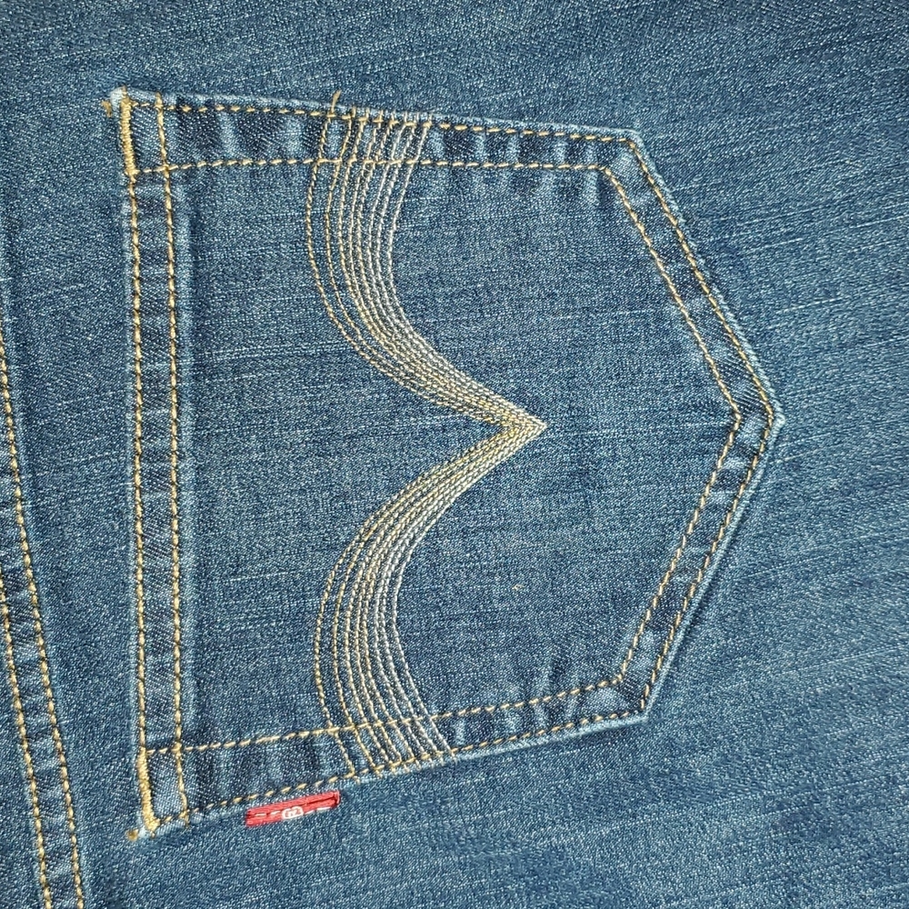 Levis Jeans - Picture 9 of 10